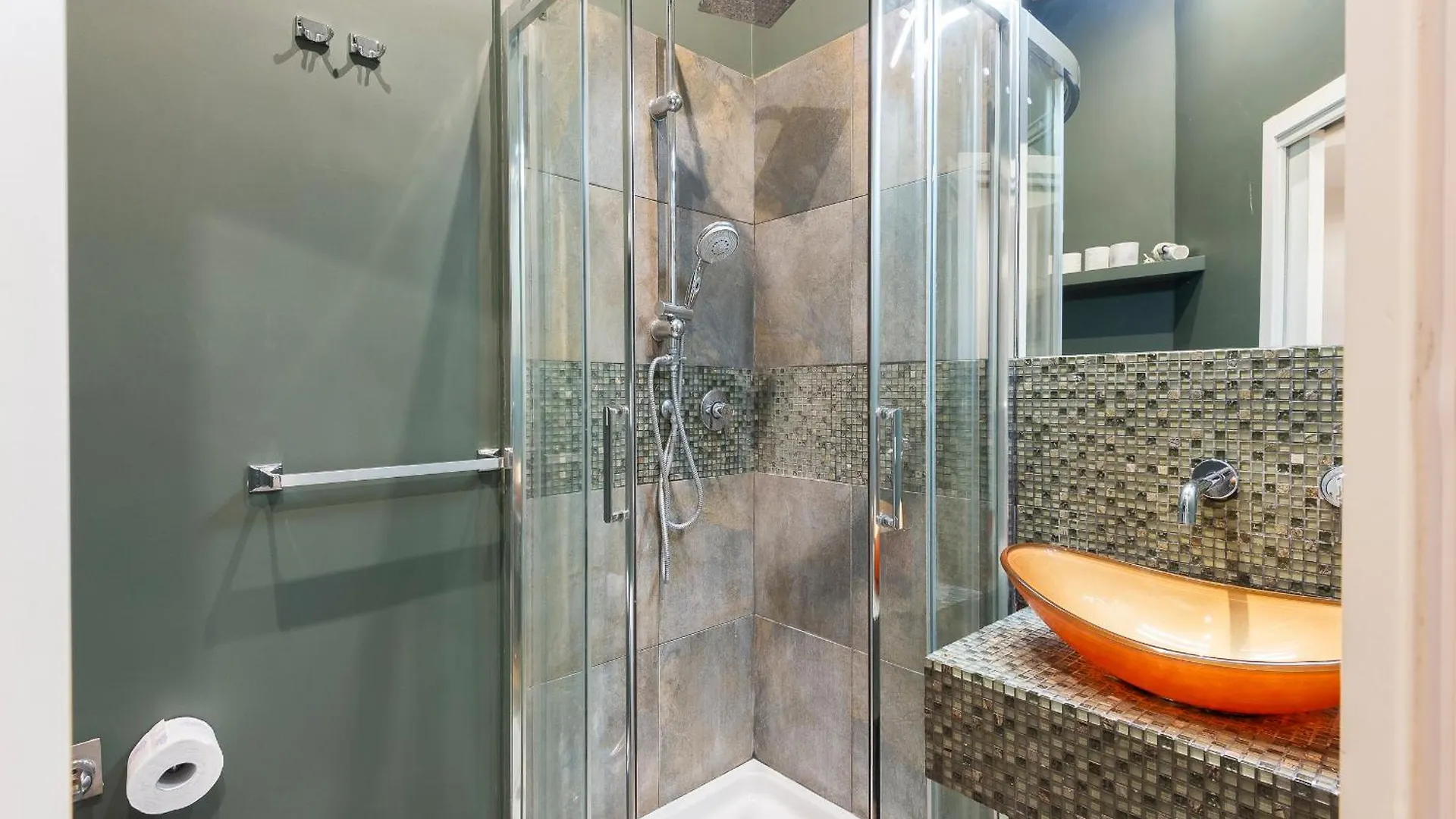 Luxury Three Bedrooms Flat In Roma Center