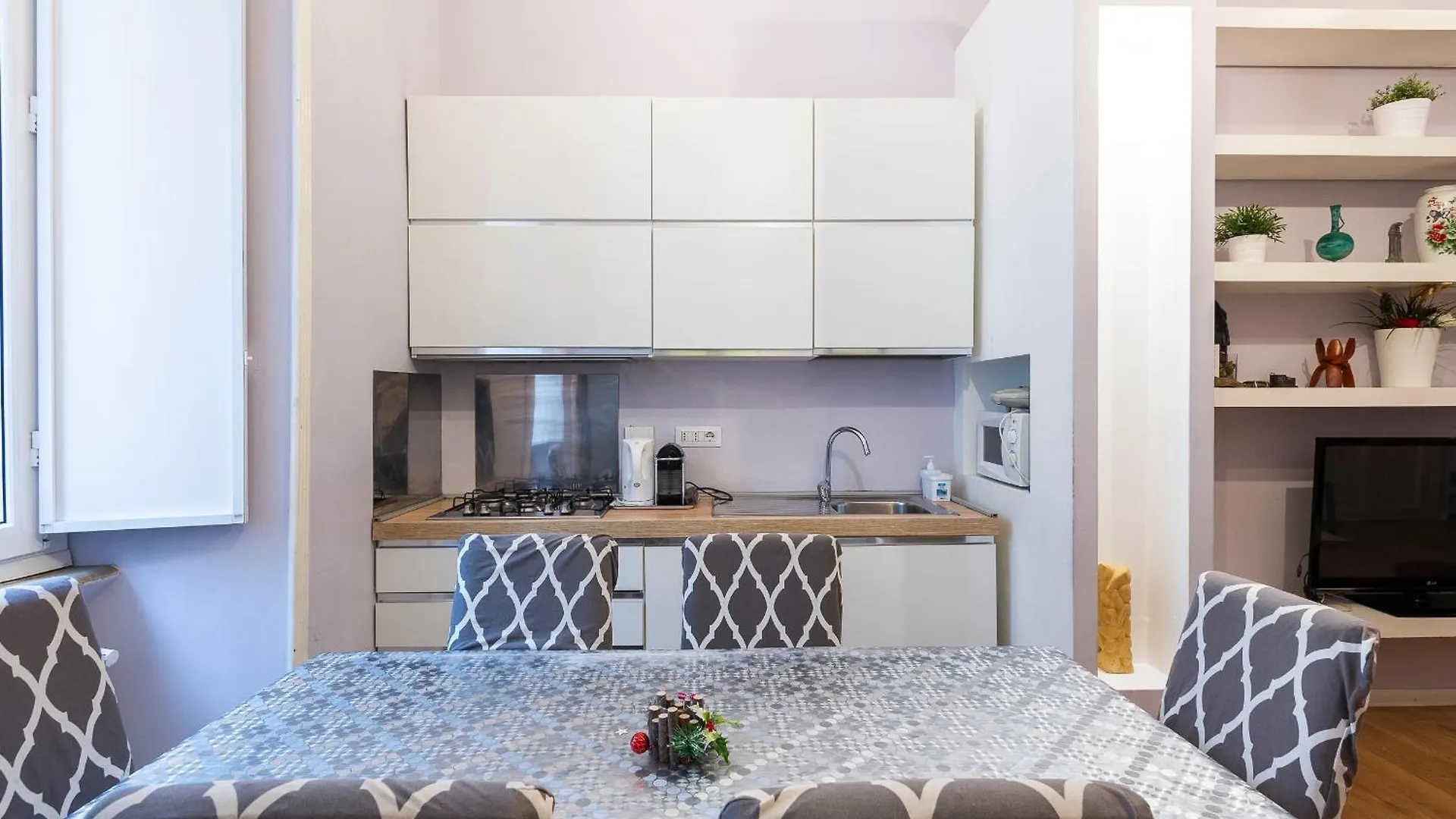 Apartment Luxury Three Bedrooms Flat In Roma Center