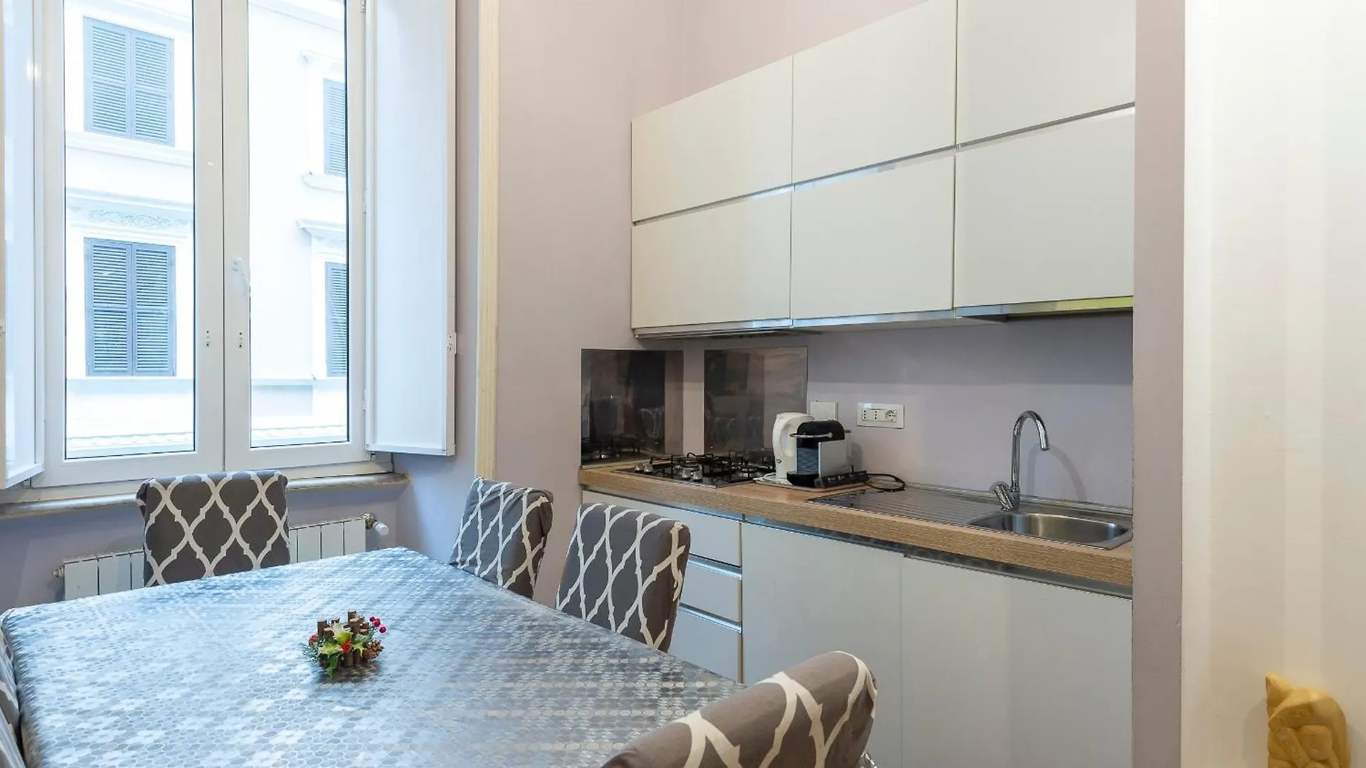 Apartment Luxury Three Bedrooms Flat In Roma Center Italy
