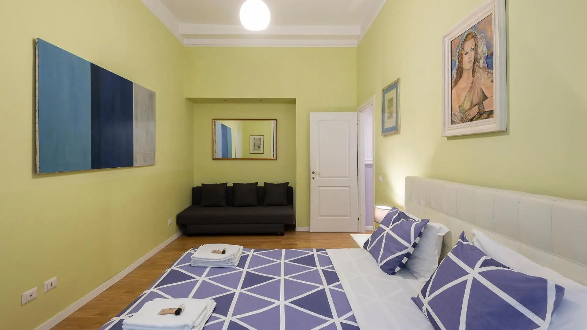 Apartment Luxury Three Bedrooms Flat In Roma Center